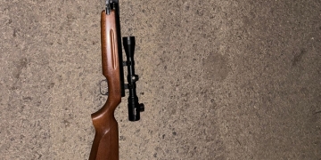 Un bărbat din Timiș a fost prins cu o pușcă deținută ilegal! S-a ales cu dosar penal