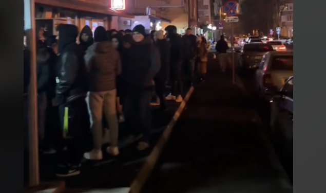 Zeci de timișoreni, la coadă pentru a primi clătite gratis