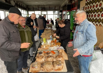 Ziua Micii Unirii celebrată cu prânz românesc la Piața Volantă din Denta