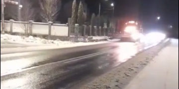 A revenit iarna! Șoselele din vestul țării, deszăpezite de drumari, noaptea trecută