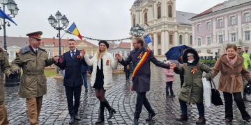 Mica Unire, sărbătorită în centrul Timișoarei! Zeci de oameni s-au prins în horă FOTO