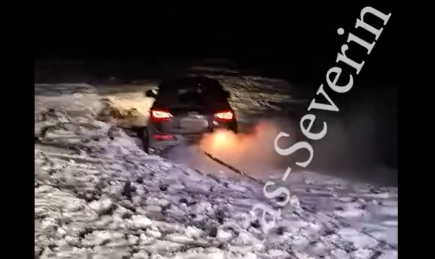 O familie cu trei copii, din Timișoara, salvată de jandarmii montani în zona stațiunii Muntele Mic