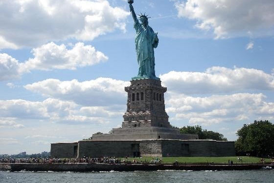 Românii nu mai au nevoie de viză pentru a călători în SUA