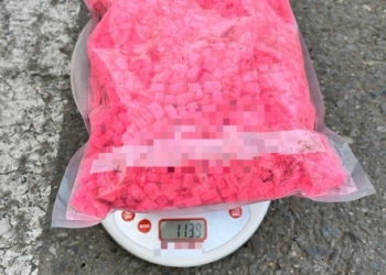 Percheziții în Timiș și Arad, la traficanți de droguri! S-au descoperit și baxuri de țigări de contrabandă