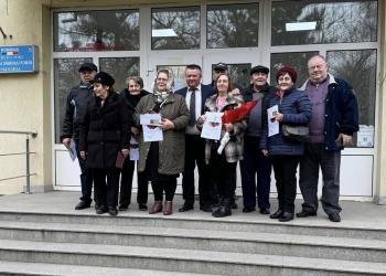Cuplurile care au ajuns la a 50-a aniversare a căsătoriei, premiate de Primăria Sânmihaiu Român FOTO