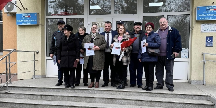 Cuplurile care au ajuns la a 50-a aniversare a căsătoriei, premiate de Primăria Sânmihaiu Român FOTO
