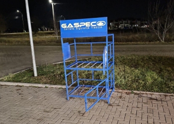 Ce se mai fură în Timiș: buteliile de gaz din parcarea unui magazin FOTO