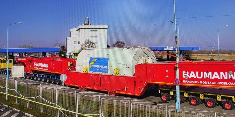 Un transport agabaritic record va traversa zona de vest a țării