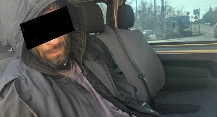 Tânăr cu copilul de mână, amenințat cu un cuțit de un bărbat care i-a cerut o țigară în centrul Timișoarei