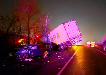 Accident grav pe un drum din Banat! Două tiruri și două mașini s-au ciocnit