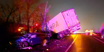 Accident grav pe un drum din Banat! Două tiruri și două mașini s-au ciocnit