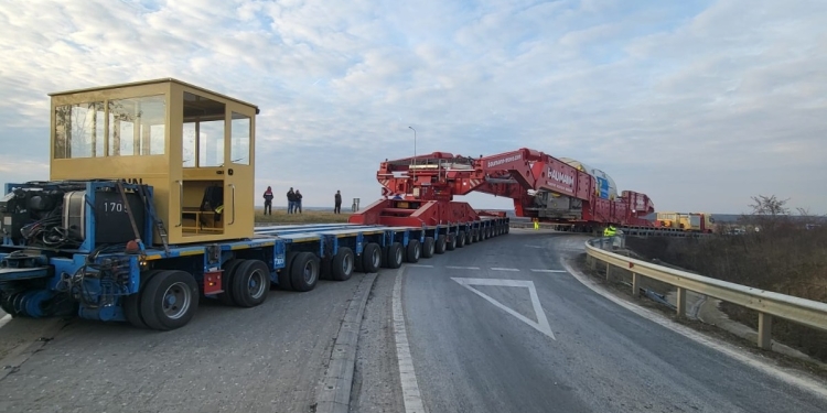 Atenție, șoferi! Drumul Giarmata-Pișchia-Alioș, blocat luni din cauza transportului agabaritic uriaș
