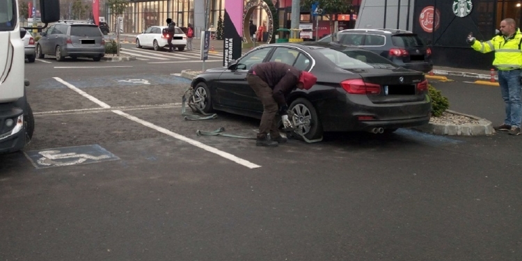 Bizonii din trafic plătesc comoditatea! Localii din Timișoara i-au amendat pentru parcări