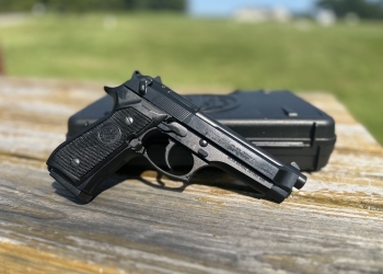 Polițiștii din Timiș, verificări la cei care dețin arme! Un bărbat s-a ales cu dosar penal