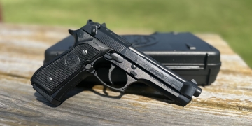 Polițiștii din Timiș, verificări la cei care dețin arme! Un bărbat s-a ales cu dosar penal