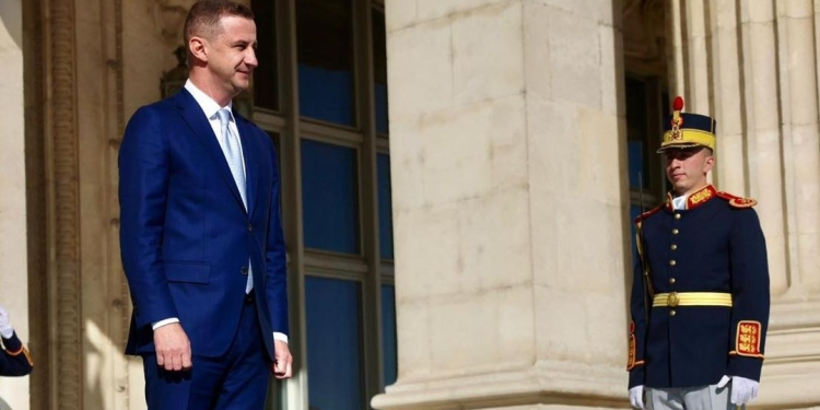 Alfred Simonis: Klaus Iohannis a plecat ca un laș, în singurul moment în care mai era nevoie de el