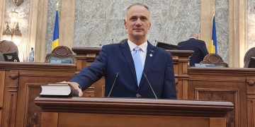 Senatorul USR de Timiș, Sorin Șipoș îi cere imperativ președintelui interimar, Ilie Bolojan, demiterea șefului SIE