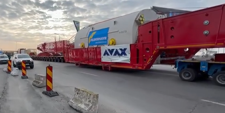 A intrat în țară cel mai mare transport agabaritic care a rulat până acum pe șoselele din România