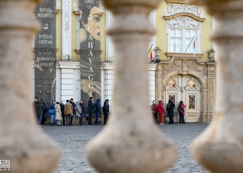 Coadă în fața Muzeului de Artă din Timișoara! Intrare gratuită la expoziția lui Caravaggio