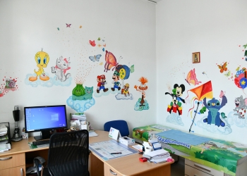 Pereți colorați la Clinica de Pediatrie Bega din Timișoara, datorită implicării a 12 tineri artiști FOTO