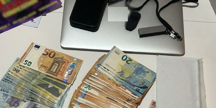 Zeci de percheziții, inclusiv în Timiș! Prejudiciu de 18 milioane de dolari printr-un proiect dedicat energiei regenerabile FOTO