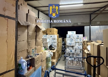 Polițiștii din Timiș, două percheziții după ce un bărbat a vândut produse contrafăcute FOTO