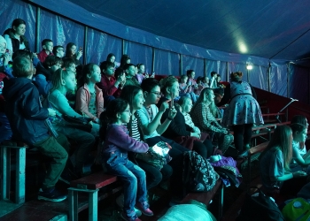 Zâmbete și aplauze: 35 de copii refugiați din Timișoara s-au bucurat de un spectacol de circ de excepție