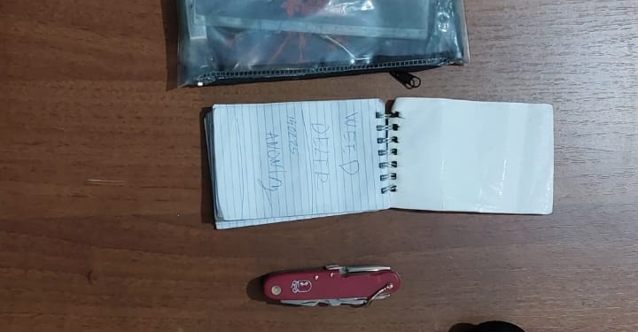 Pregătiți de pace, dar cu cuțite și bricege în buzunare! Obiecte interzise la protestatarii din Timișoara față de respingerea candidaturii lui Georgescu