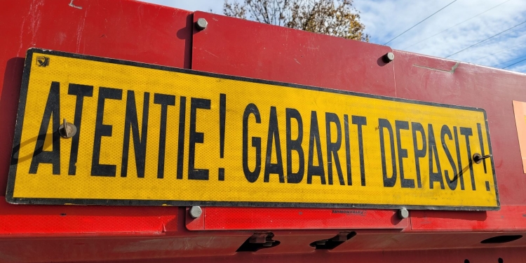 Atenție, șoferi! Transporturi agabaritice pe drumuri din vestul țării