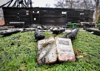 Supraîncălzirea instalației electrice a dus la arderea bisericii de la Muzeul Satului Bănățean