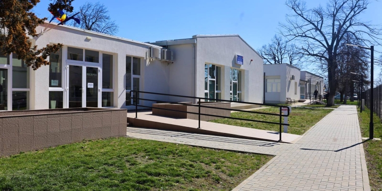 Zeci de tineri și copii cu nevoie speciale găsesc alinare la Lugoj! A fost extins Centrul de Recuperare pentru Copiii cu Dizabilități Lugoj