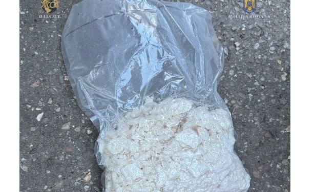 Cinci kilograme de droguri, descoperite în urma unor percheziții în Timiș