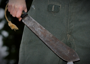 Un tânăr a intrat cu maceta la Liceul Calderon din Timișoara