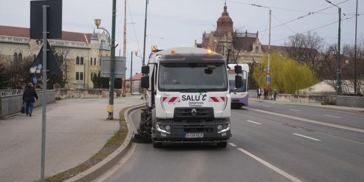Curățenie pe străzile Timișoarei! Noua societate a primăriei a început activitatea