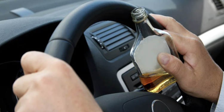 Un șofer de 60 ani, mort de beat, la spital după ce a lovit un stâlp, la Timișoara