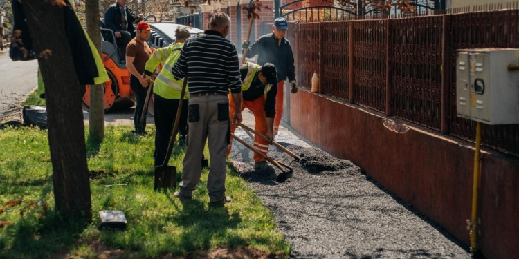 Trotuarele de pe zeci de străzi din Timișoara intră în reparații