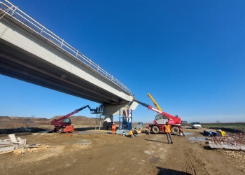 Activitate constantă la noul drum de legătură cu autostrada A1, din Timiș FOTO