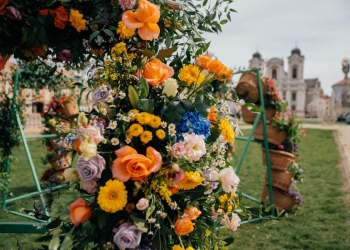 Floriile în Timișoara: Alaiul Florilor, Spectacole Folclorice și Târgul de Paște