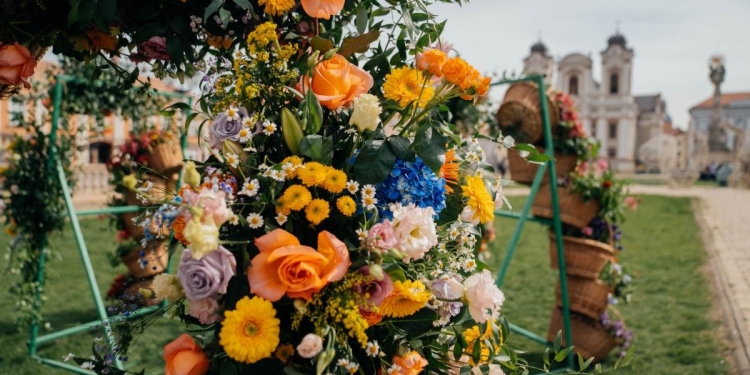 Floriile în Timișoara: Alaiul Florilor, Spectacole Folclorice și Târgul de Paște