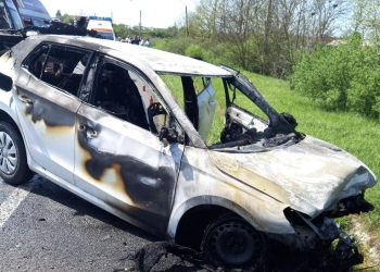 Patru răniți după ce două mașini s-au ciocnit pe un drum din Timiș FOTO