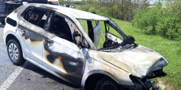 Patru răniți după ce două mașini s-au ciocnit pe un drum din Timiș FOTO