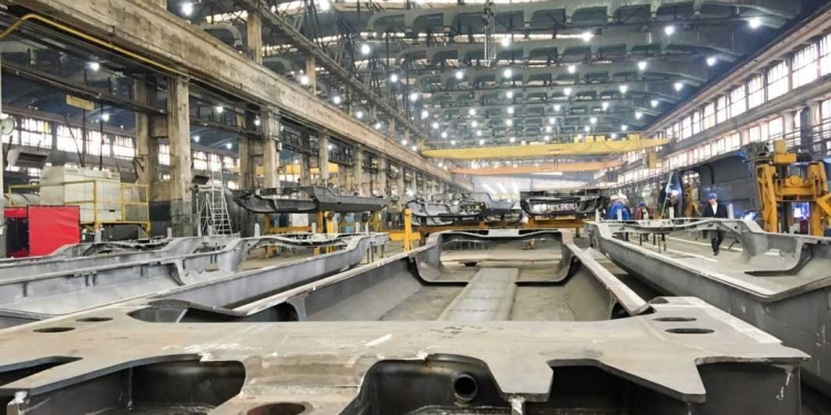 Sute de angajați din vestul țării trimiși în șomaj. Americanii închid fabrica de vagoane din Arad