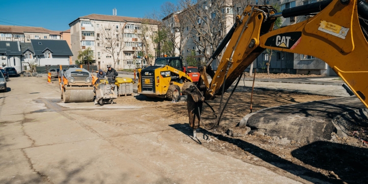 Noi locuri de parcare și zone reamenajate în cartierul Lipovei FOTO