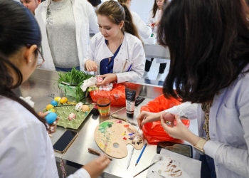 Tradiții păstrate. Ateliere de vopsit ouă pentru studenți la Facultatea de Inginerie Alimentară din Timișoara