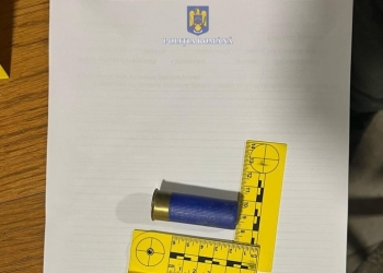 Polițiștii din Timiș, percheziții după ce un bărbat a fost bătut și tâlhărit de trei tineri cu fețele acoperite