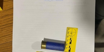 Polițiștii din Timiș, percheziții după ce un bărbat a fost bătut și tâlhărit de trei tineri cu fețele acoperite