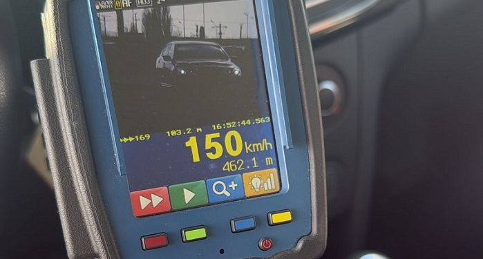 Zeci de șoferi au rămas fără permis din cauza vitezei, pe drumurile din Timiș