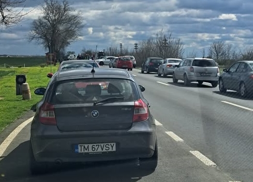 Două mașini s-au ciocnit la Biled! O femeie a murit