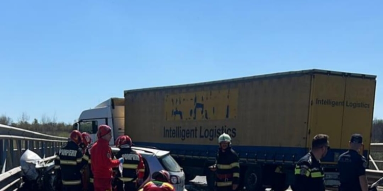 Circulație reluată pe centura Caransebeșului! O victimă în stare critică, alte 3 la spital, în urma unui grav accident