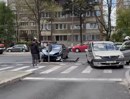 Impact pe Circumvalațiunii: șoferiță octogenară, rănită
